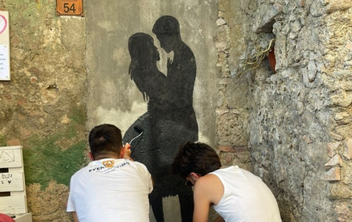 Caccuri, rinnovato l'angolo del bacio grazie al Servizio Civile di Arte in Gioco - 