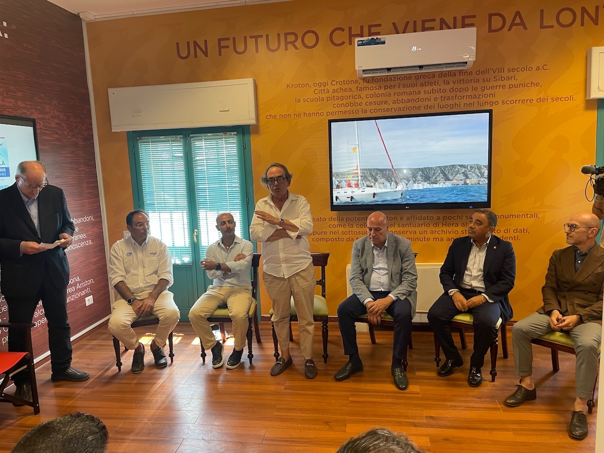 (VDEO) Crotone capitale della vela giovanile: arriva la Coppa PrimaVela 2025 - 