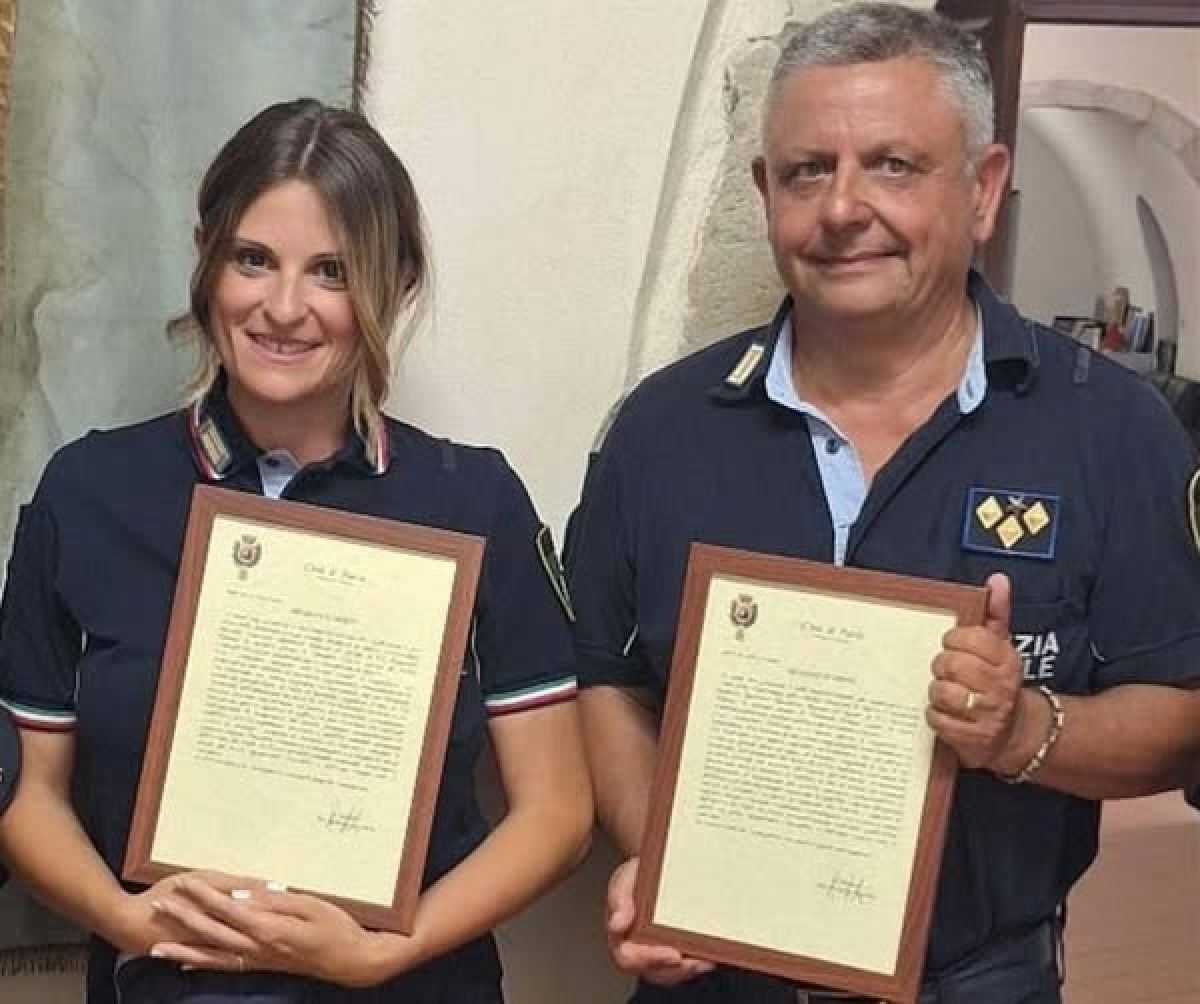 Menzione di Merito della Polizia Locale di Paola al Vice Comandante Mandarini e all'Agente Signorelli -