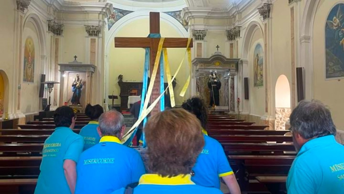 La Croce del Giubileo in provincia di Catanzaro: Soverato accoglie il pellegrinaggio della speranza - 