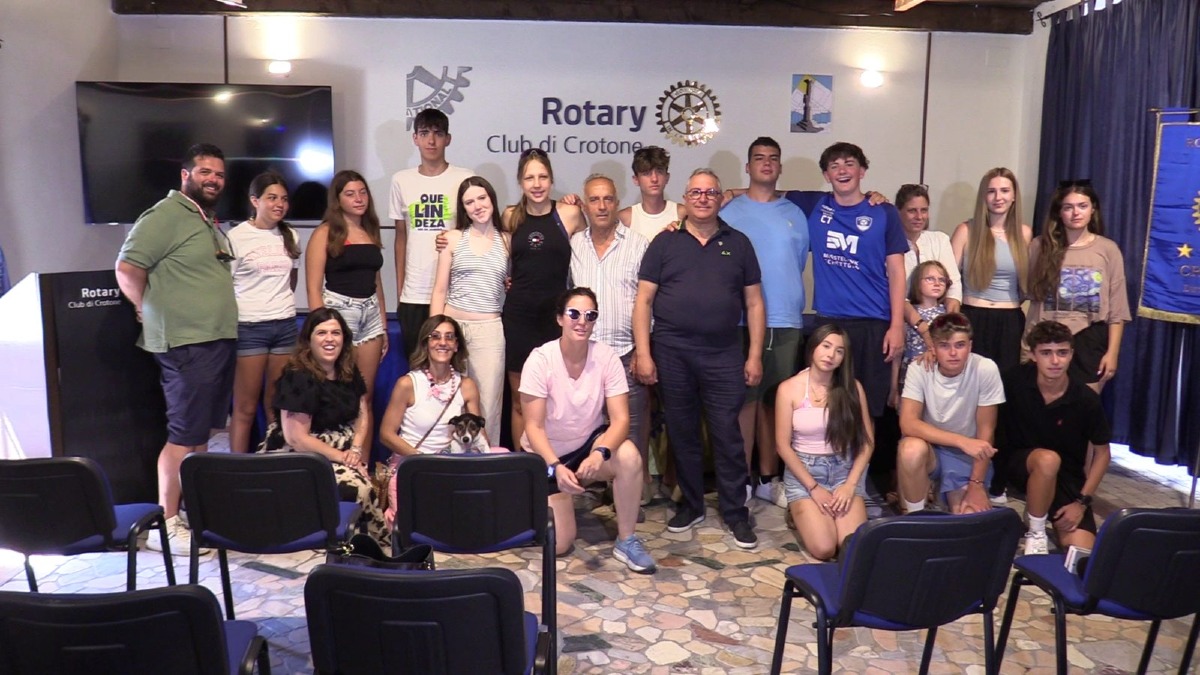 (VIDEO) Giovani da tutto il mondo a Crotone: il Rotary saluta i ragazzi del Summer Camp - 