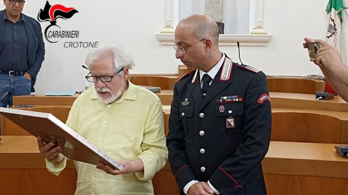 Santa Severina saluta il Luogotenente Cefalo: encomio solenne per il comandante dei Carabinieri -