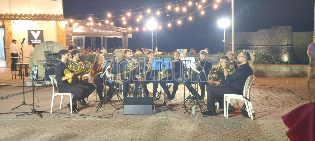 Le Castella ospita il Magna Graecia Festival: in Piazza Uccialì la musica di Emanuele Urso - 