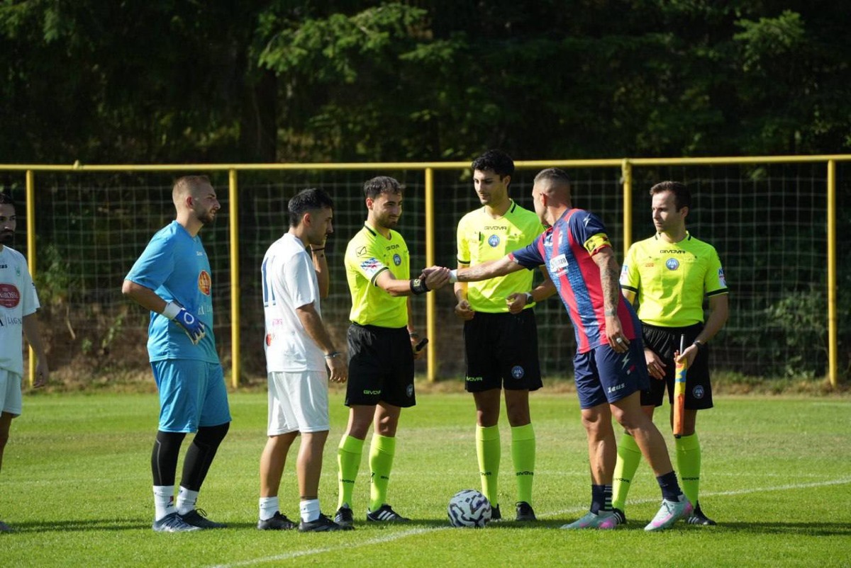 #CrotoneRoccadiNeto 6-1 | Prima fatica estiva degli squali che si preparano alla nuova stagione - 