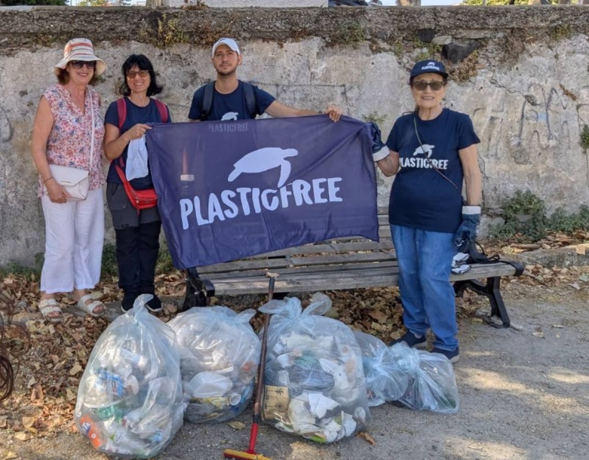 Crotone ripulita con Plastic Free: intervento a viale Regina Margherita - Crediti: Comune di Crotone