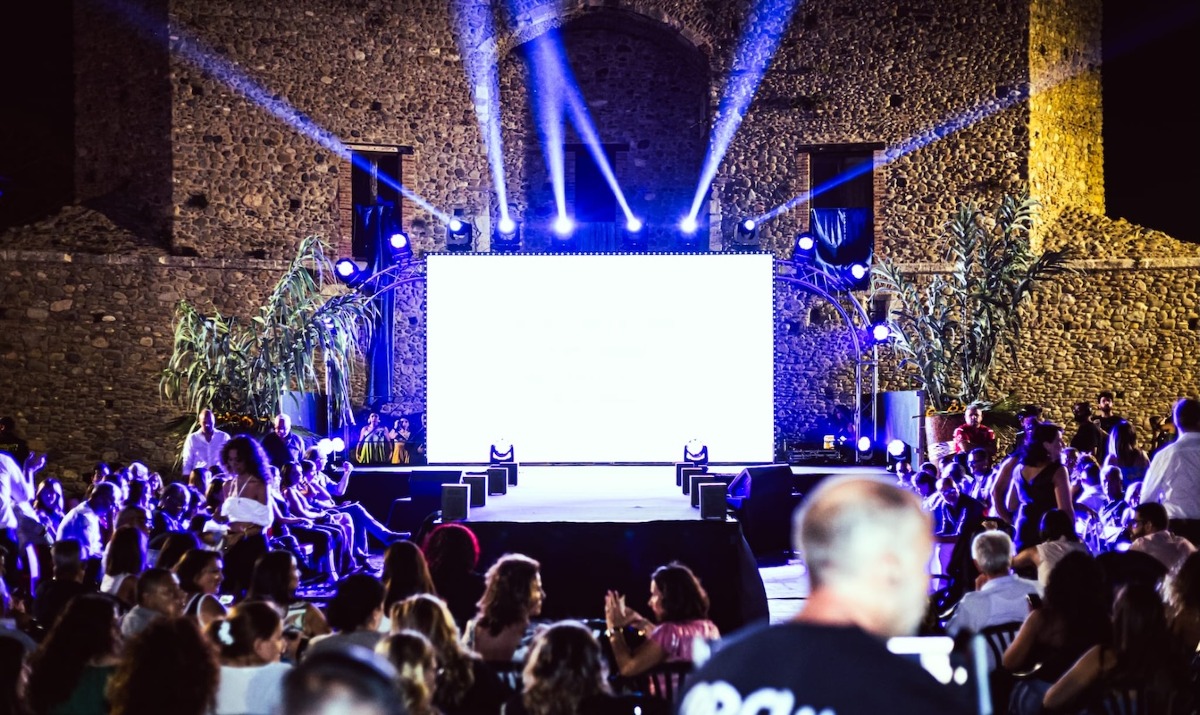  "Moda sotto le Stelle" Torna per la Decima Edizione: Celebrazione di Stile, Imprese Storiche e Radici Locali a Corigliano-Rossano - 