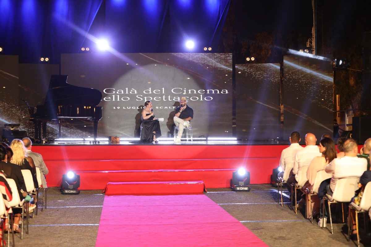 Scalea incanta con il Gran Galà del Cinema e dello Spettacolo: un trionfo di emozioni e talenti del Sud -