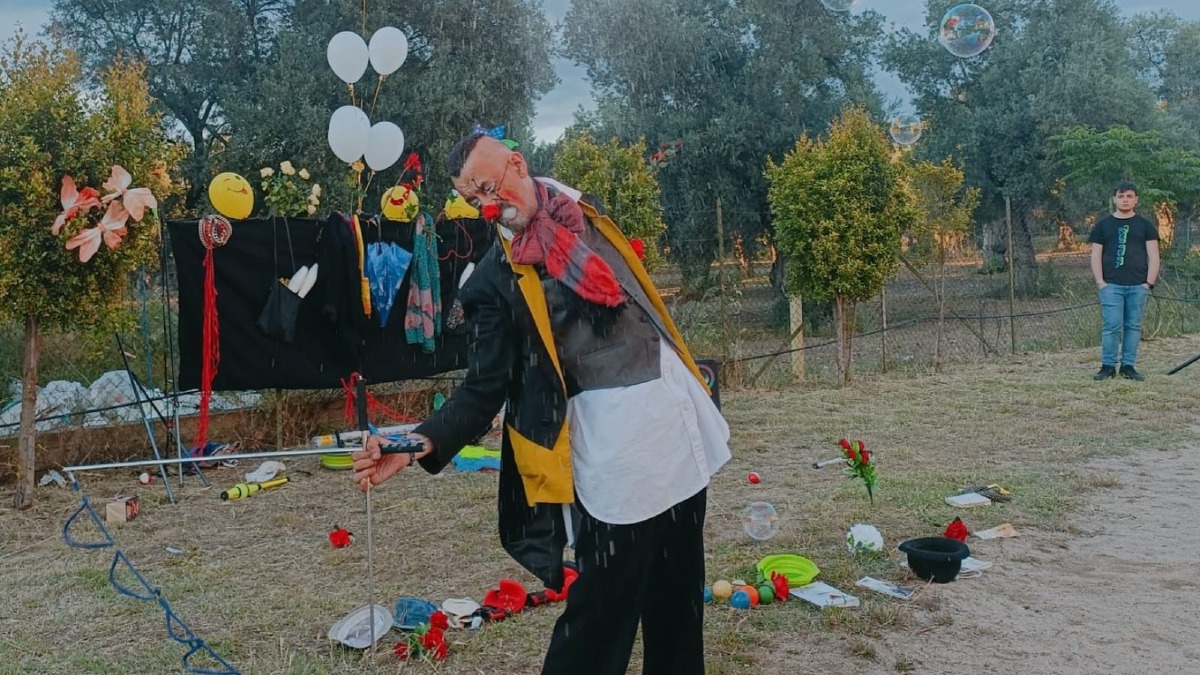 A Crosia, la Magia del Clown con Miloud Oukili: Primo Evento in Calabria tra Arte e Solidarietà - 