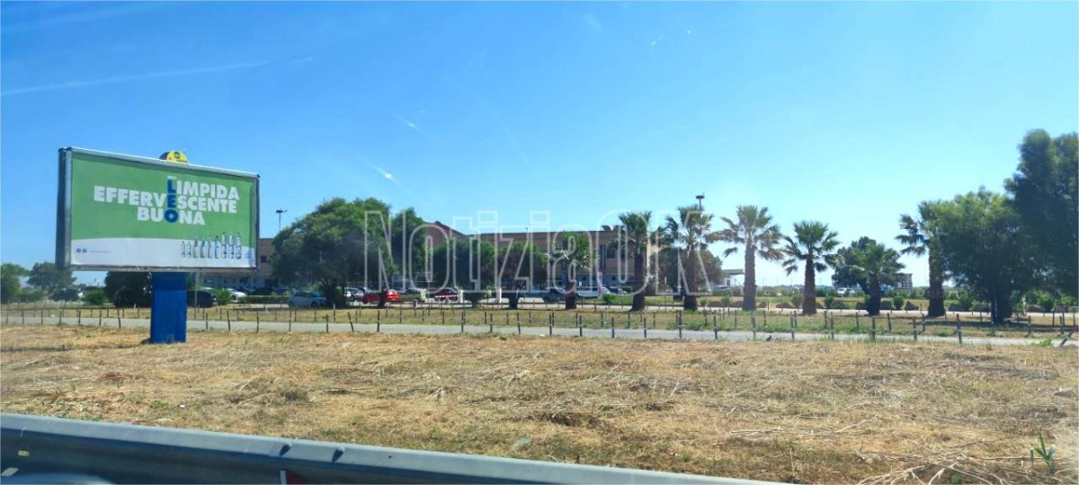 Crotone, l'Aeroporto si rifà il look ma i cittadini chiedono l'incremento dei parcheggi - 