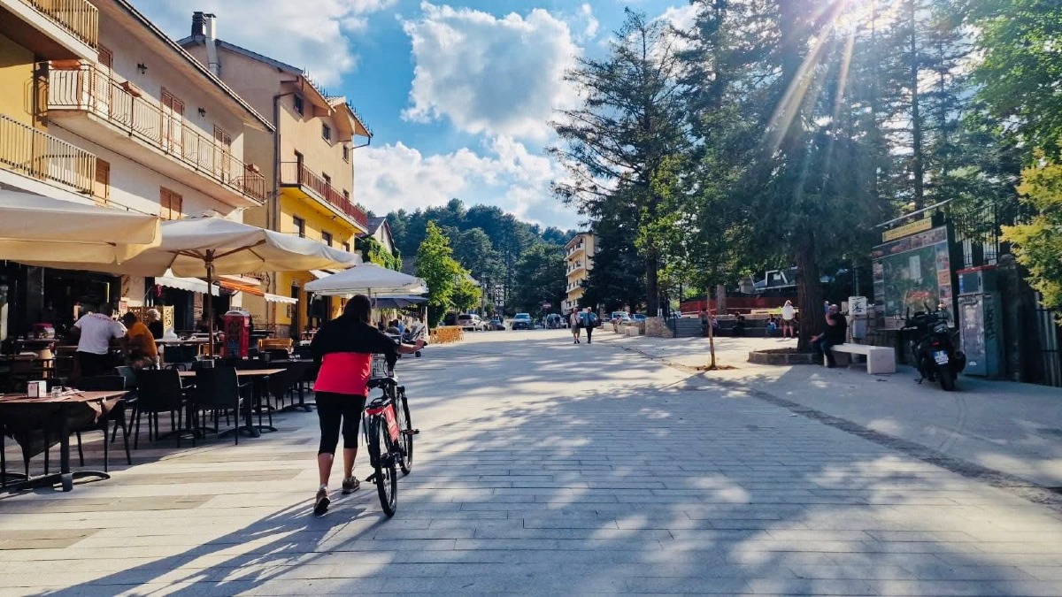 Camigliatello Silano, quasi ultimati i lavori della nuova piazza: “Il Salotto della Sila” -