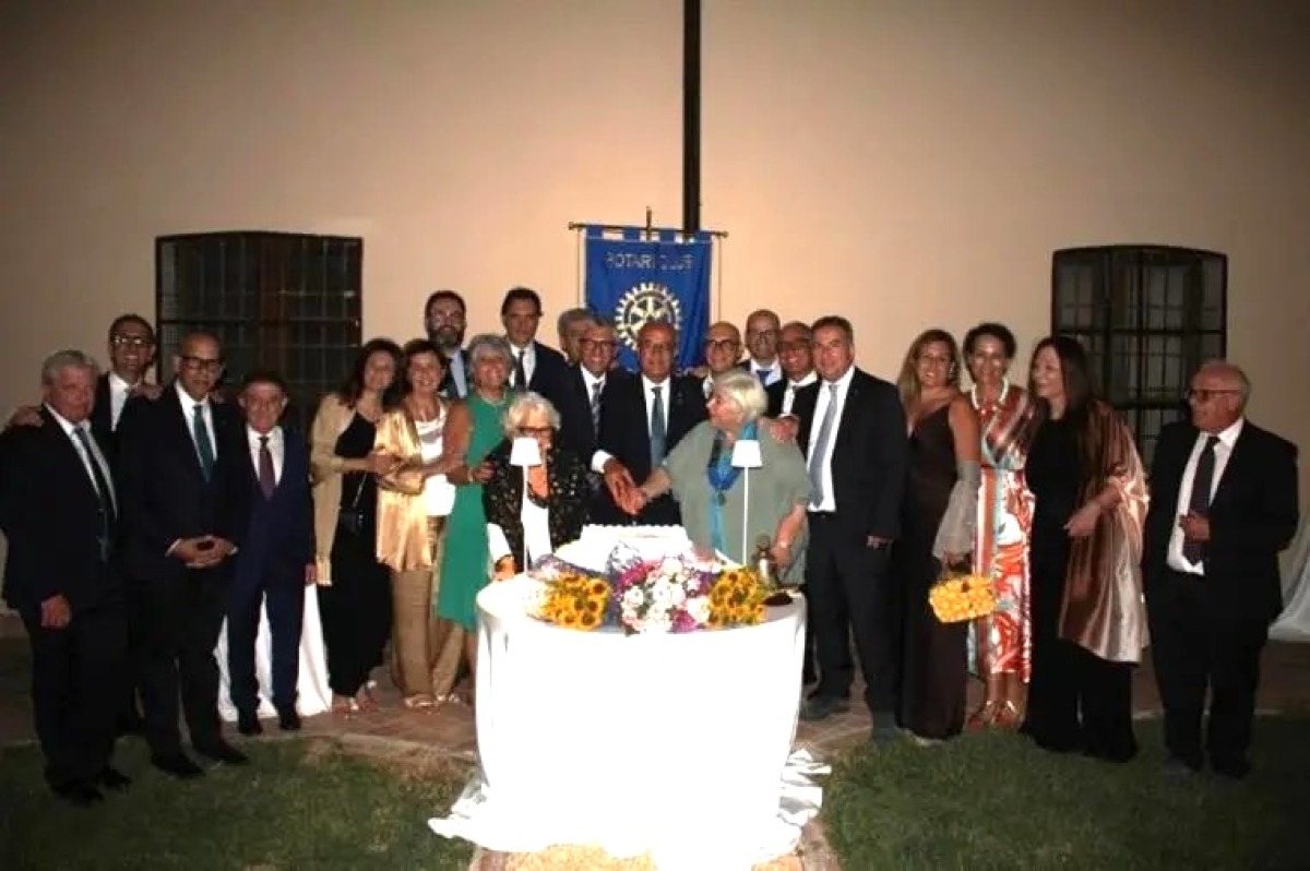 Maria Vittoria Raschellà è la nuova presidente del  Rotary Club Catanzaro Tre Colli - 