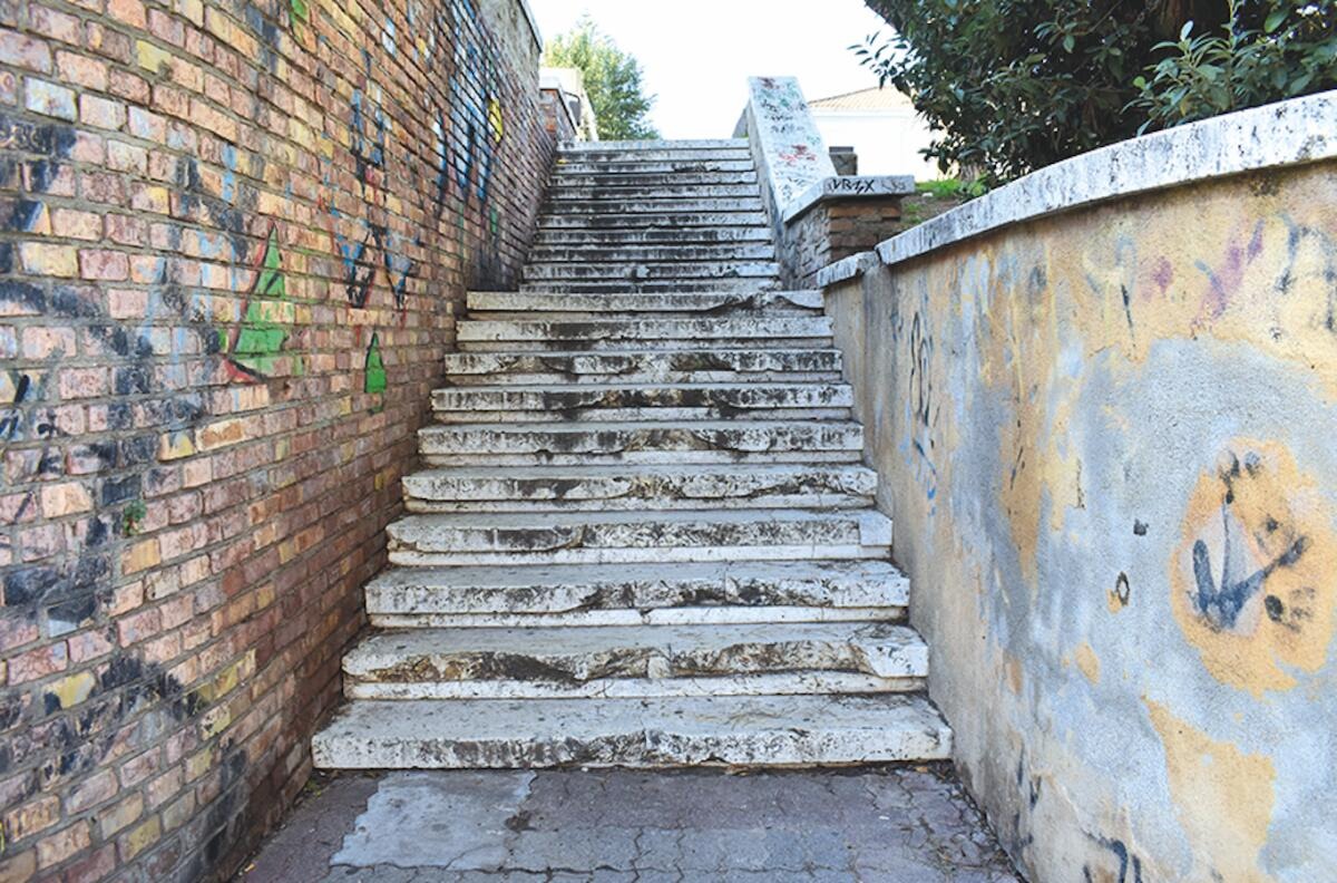 Crotone, scalinata di via Nuova Poggioreale: in corso l'affidamento per il ripristino di tutti i marmi - 