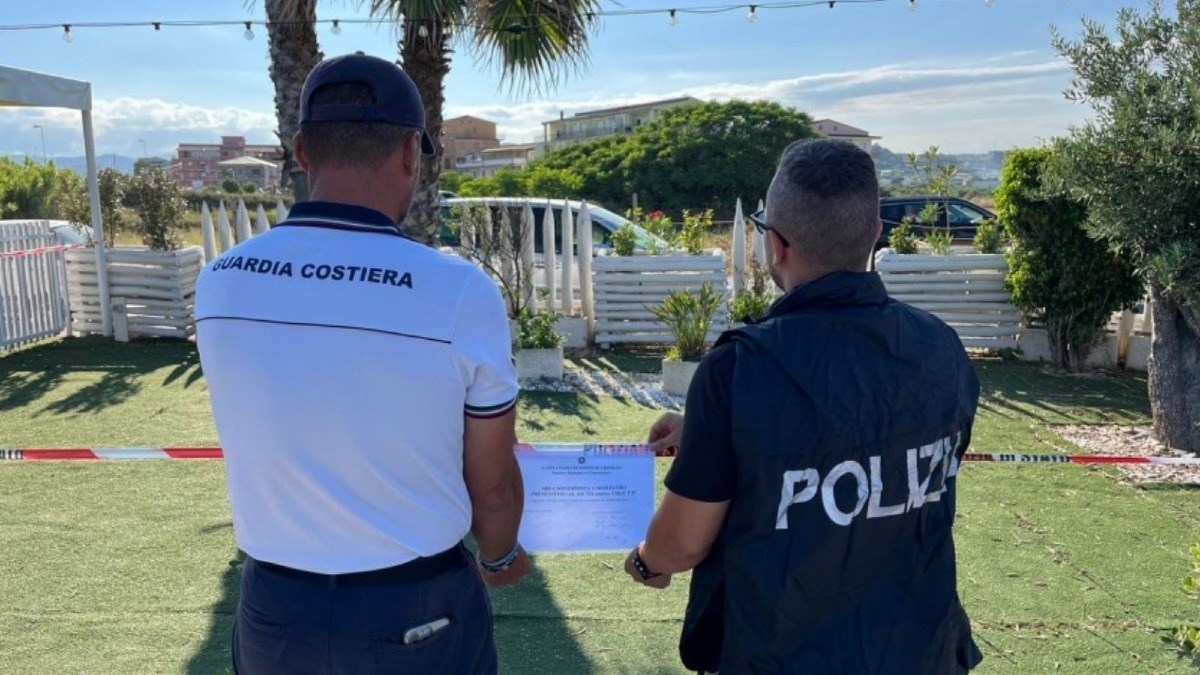 Cirò Marina, controlli serrati sui lidi: denunce e sequestri per oltre 3.000 mq di aree abusive - 