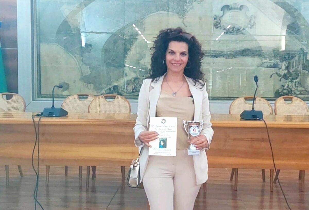 Crotone, riconoscimento per la poetessa Luisa Olivo: conferita la Medaglia e il Diploma "Amici delle Donne" - 