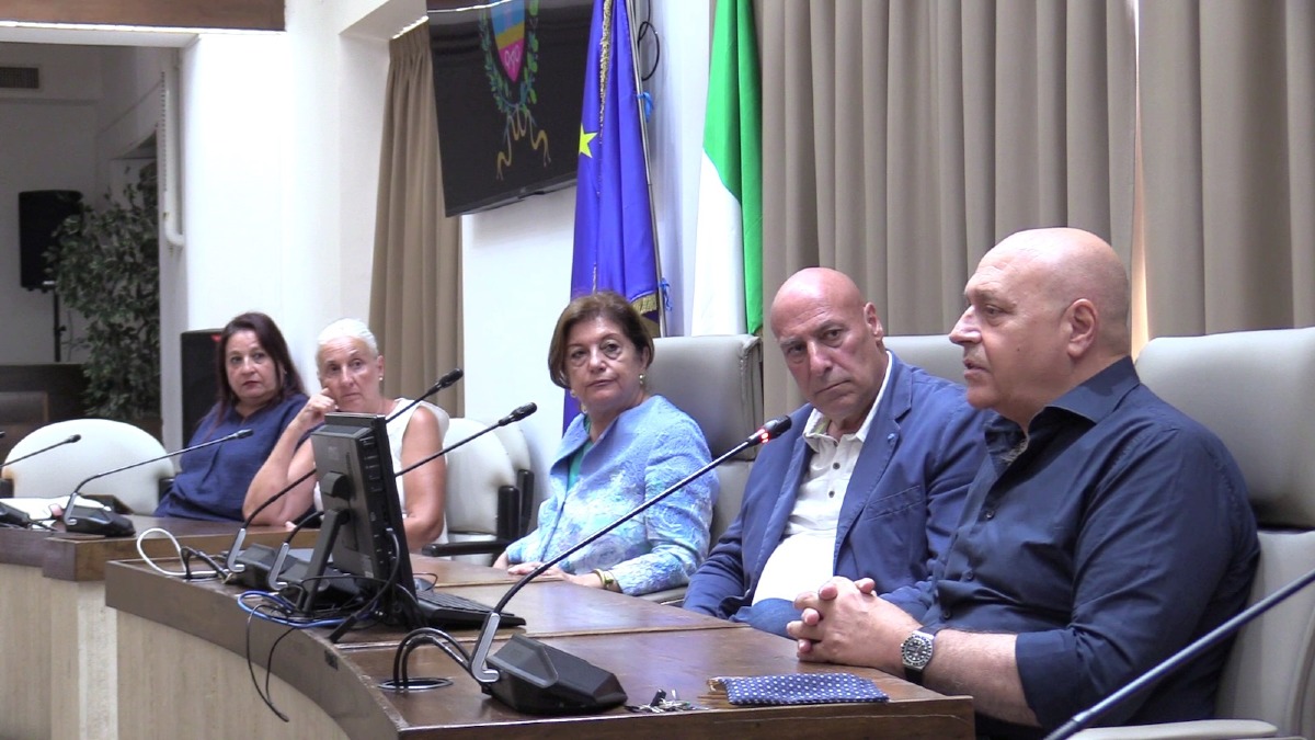 (VIDEO) Raccolta differenziata: sottoscritto protocollo tra Comune, Akrea, WWF e Conai per una Crotone più sostenibile - 