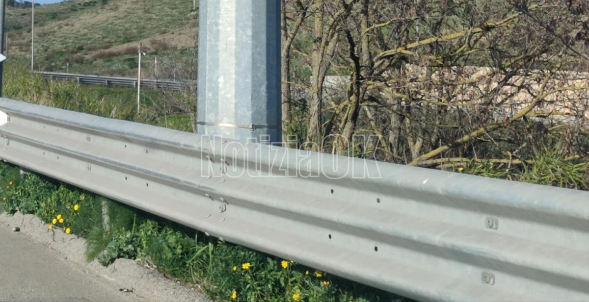 Chiusa temporaneamente la S.S. 106 per incendio - 