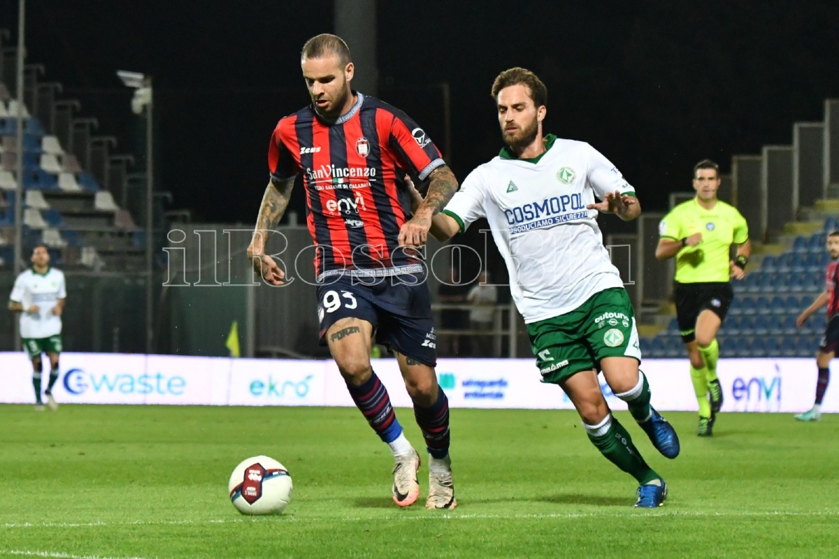 Calciomercato | Crotone, Tumminello ai saluti: vicino l'accordo con una rivale storica degli squali - 