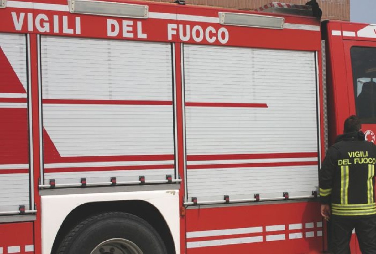 Cirò Marina - Incendio sulla SS 106 - 