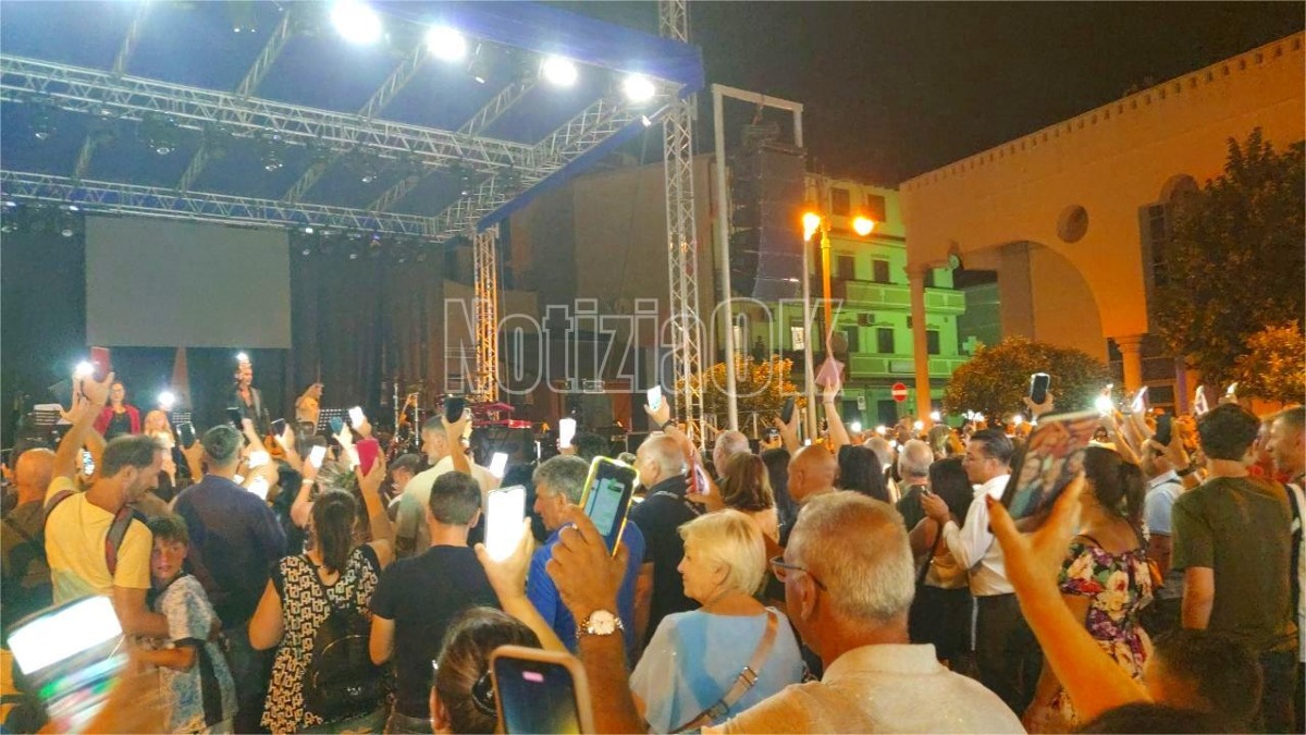 Campane, clacson, sirene e voci: Isola C.R. manifesta il suo dissenso per gli orrori in corso in Palestina - 