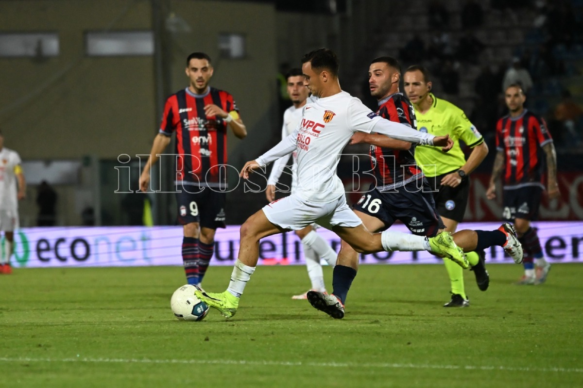 Serie C | Crotone, debutto col "botto": il 24 agosto allo "Scida" sarà già sfida al Benevento - 