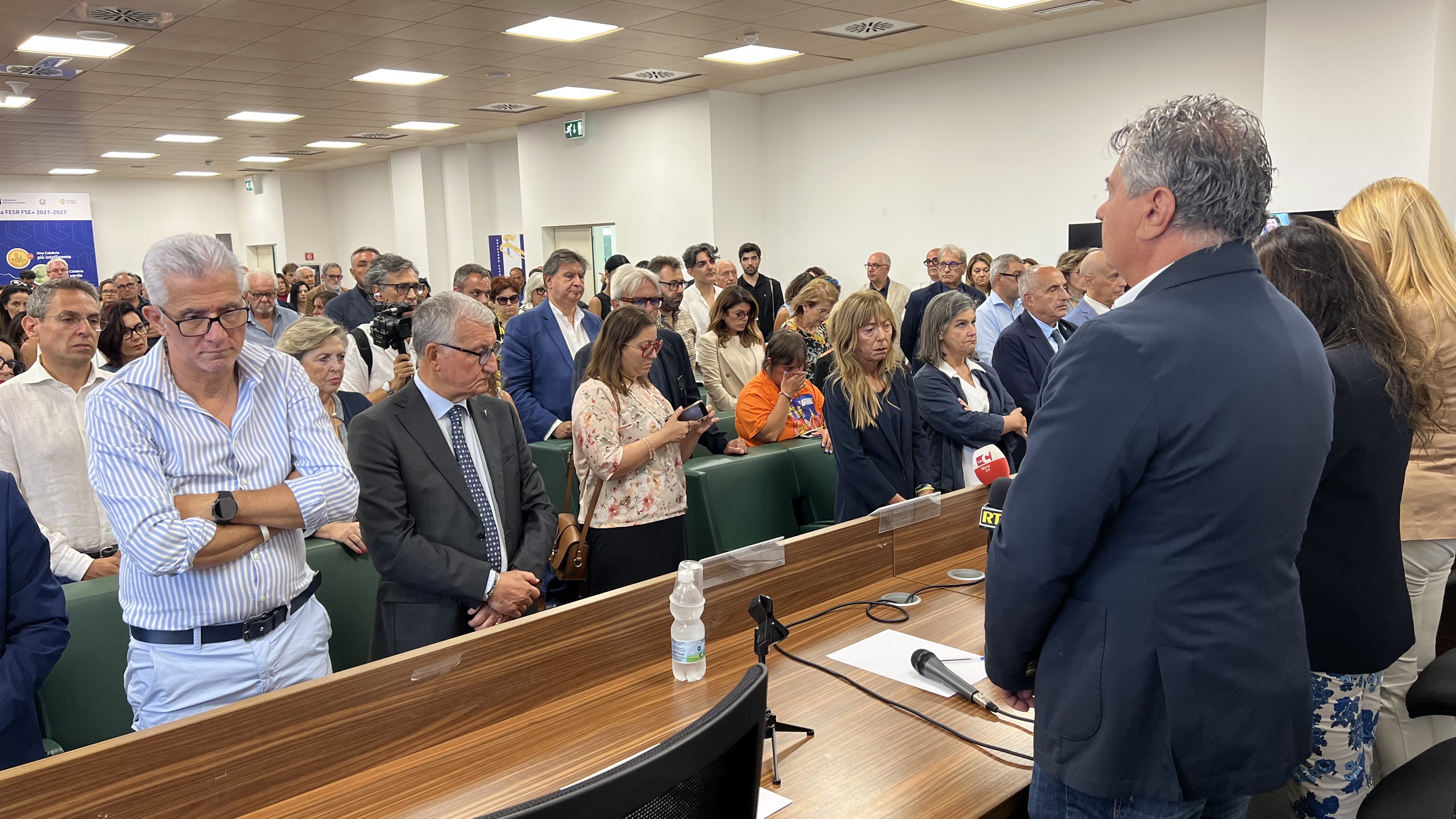 Catanzaro - Un minuto di silenzio alla Cittadella per Emanuele e la piccola Giorgia - 