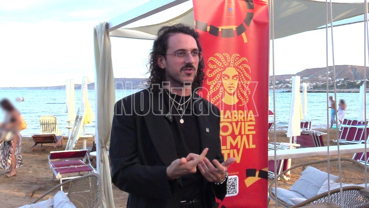 (VIDEO) Il lungomare capitale del cinema giovane: al Calabria Movie Fru dei The Jackal: "Crotone? Ci ho giocato a minibasket" - 