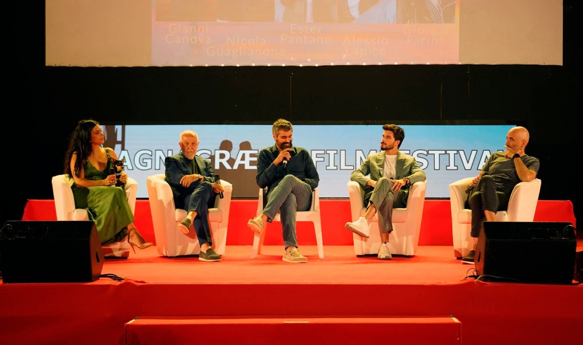 Magna Graecia Film Festival, emozioni e riflessioni: la giuria si racconta e commuove con “Il ragazzo dai pantaloni rosa” - 