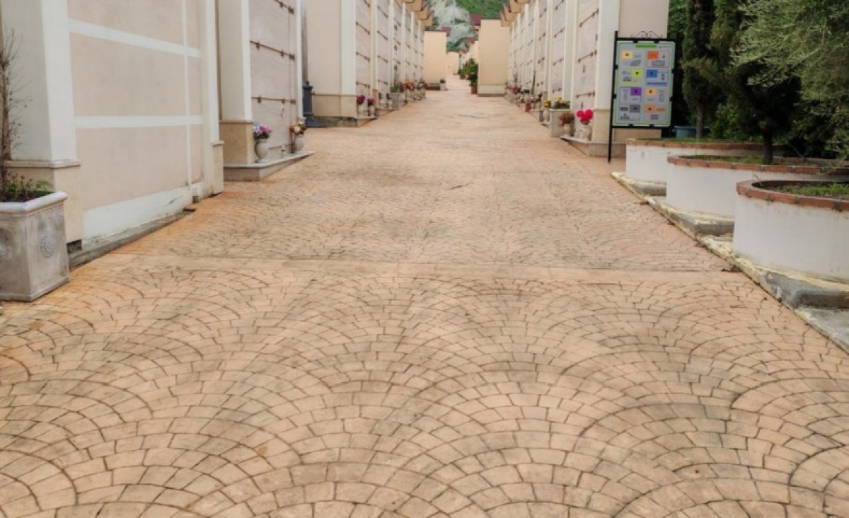 Crotone, una nuova pavimentazione in Cls sarà realizzata all'interno del Cimitero - 