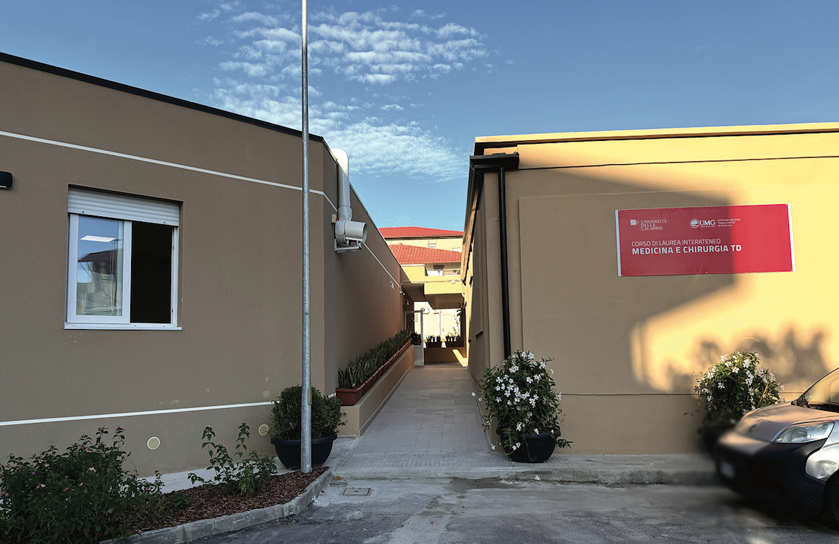 Crotone si prepara ad accogliere i nuovi studenti di Medicina, lavori in corso nel Polo universitario - 