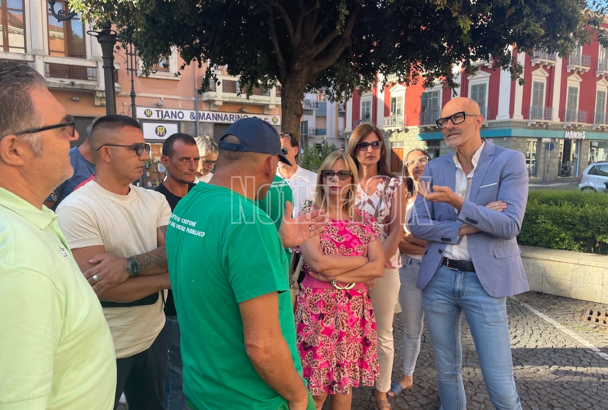 (VIDEO) Tirocinanti del Comune di Crotone in protesta: “Stabilizzazione per pochi, noi dimenticati” - 