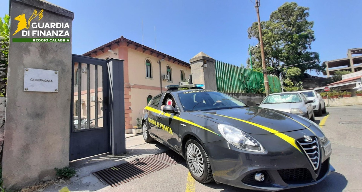 Confiscati beni per due milioni a commercialista di Melito Porto Salvo: era il consulente della cosca Iamonte - 