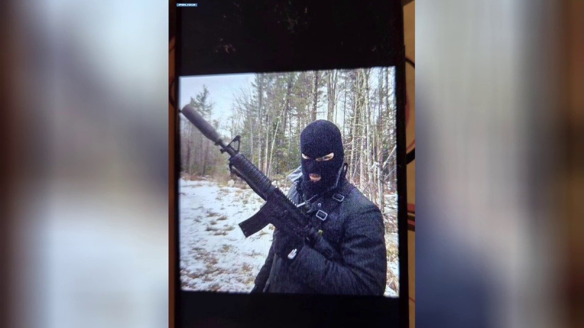 Radicalizzazione minorile in Italia, la Polizia perquisisce 22 adolescenti legati a estremismi violenti -
