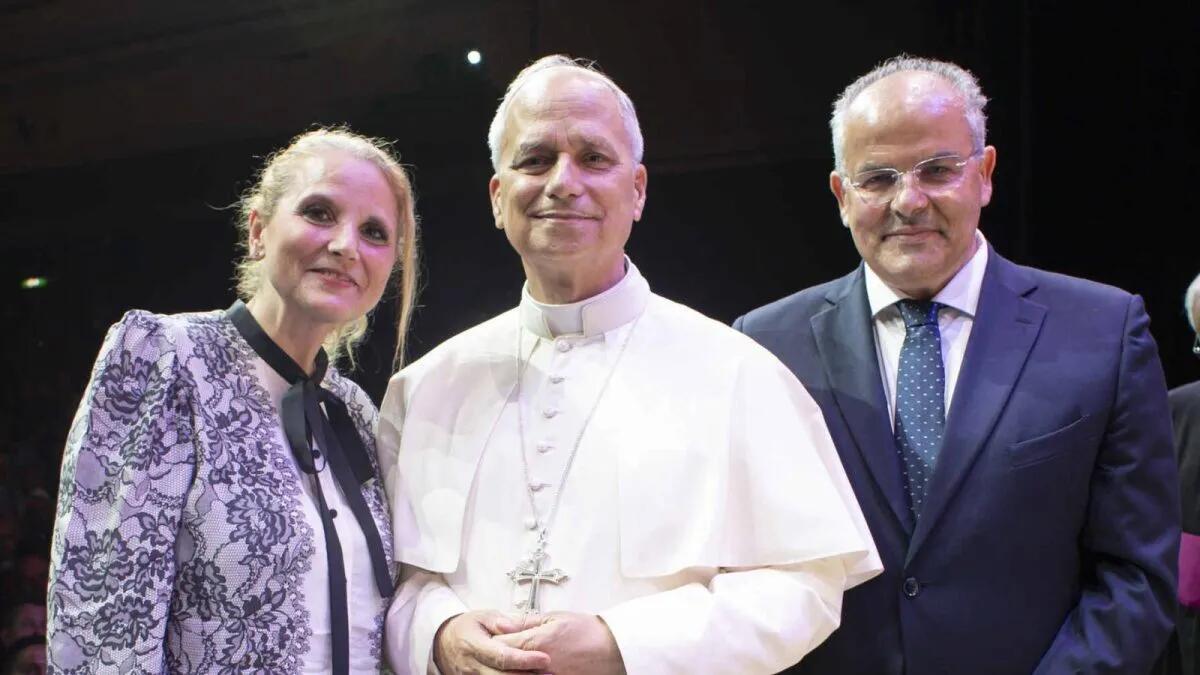 Giubileo dei Sacerdoti: Michele Affidato consegna al Papa un’opera d’arte sacra -