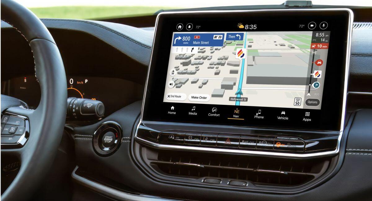 Stellantis e 4screen migliorano servizi di mobilità in tempo reale - 