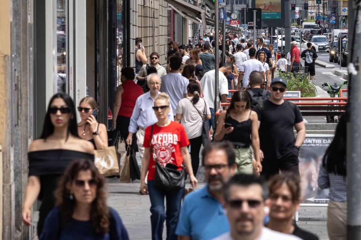 Confcommercio-Censis, l’incertezza riduce la fiducia delle famiglie - 