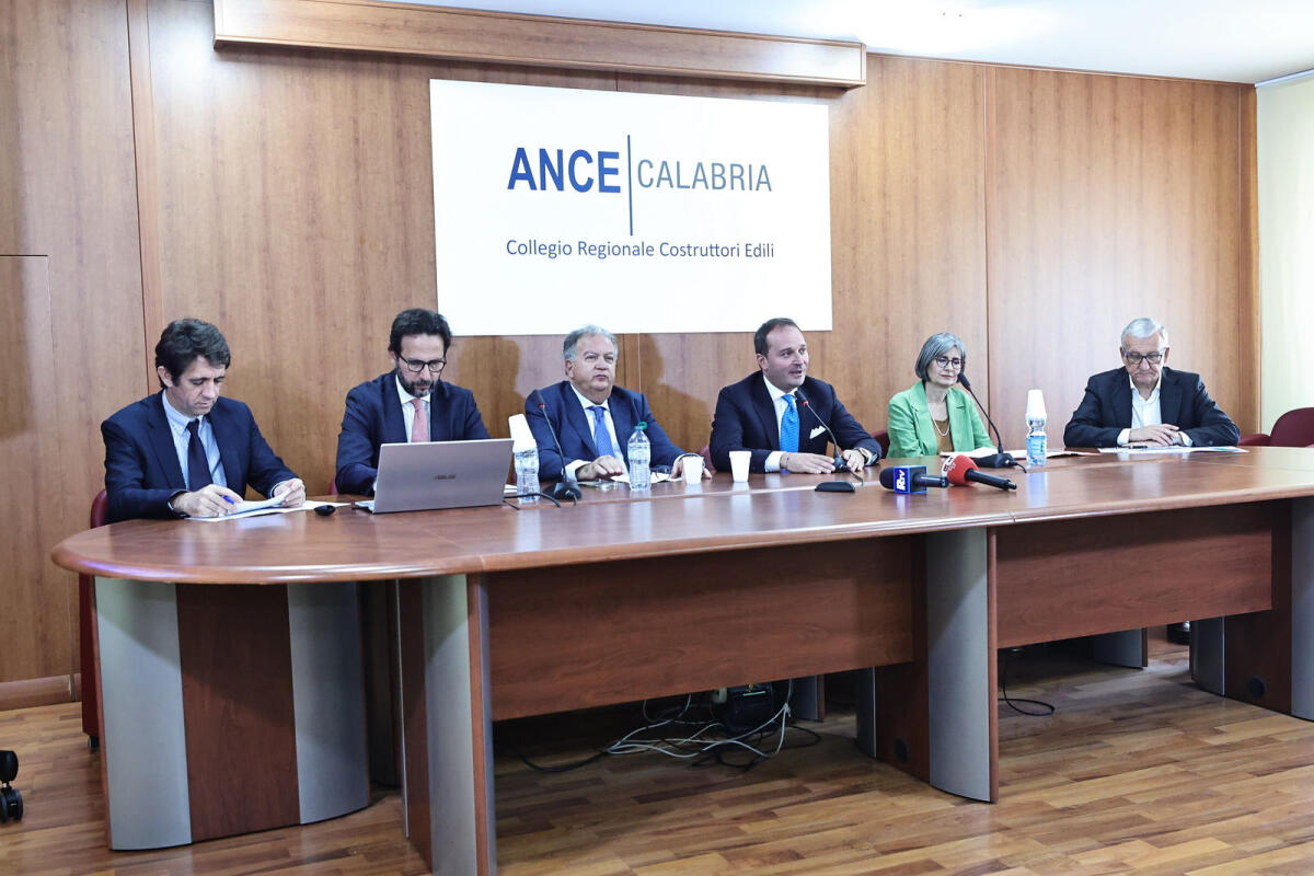 Catanzaro, costruzioni in Calabria: calo degli investimenti e nuove sfide per il futuro del settore - 