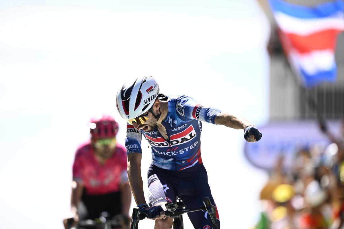 Paret-Peintre svetta sul Mont Ventoux, Pogacar resta leader - 