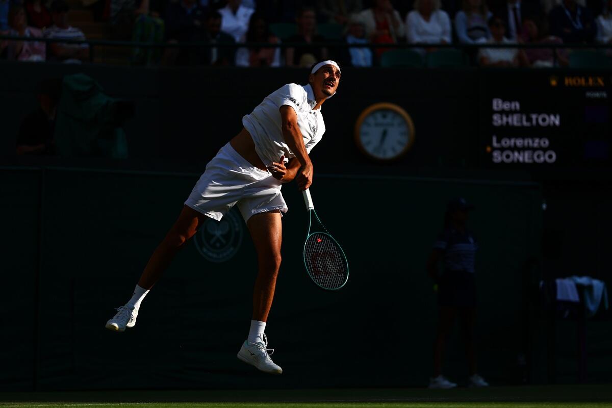 Sonego eliminato a Wimbledon, ai quarti va Shelton -