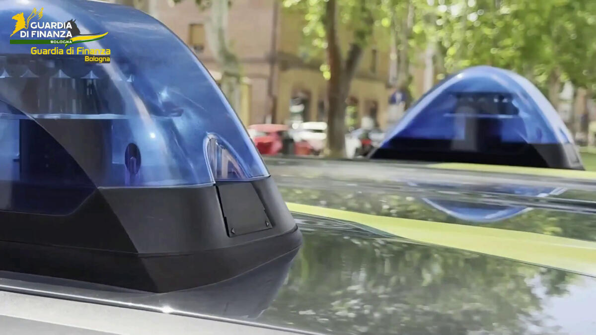 Traffico di droga per posta a Bologna, sequestrati 55 kg di sostanze - 