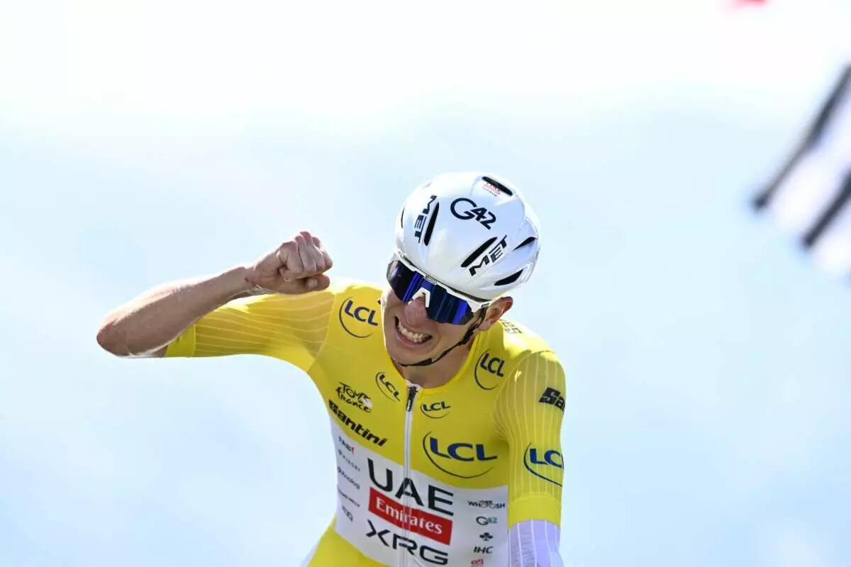 Pogacar vince la cronoscalata e consolida la maglia gialla al Tour - 