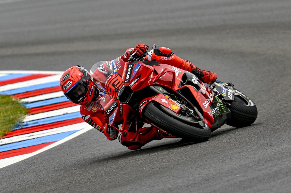 Marc Marquez vince la sprint di Brno, Bastianini sul podio - 