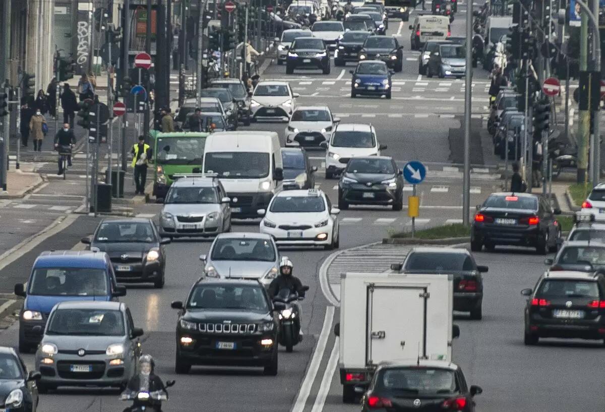 A giugno il mercato dell’auto in calo del 17,4% su base annua - 