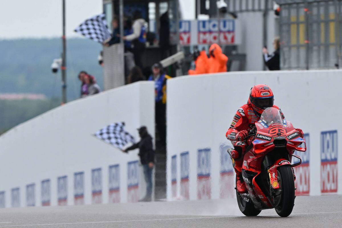 Al Sachsenring vince Marc Marquez, preceduti Alex e Bagnaia - 