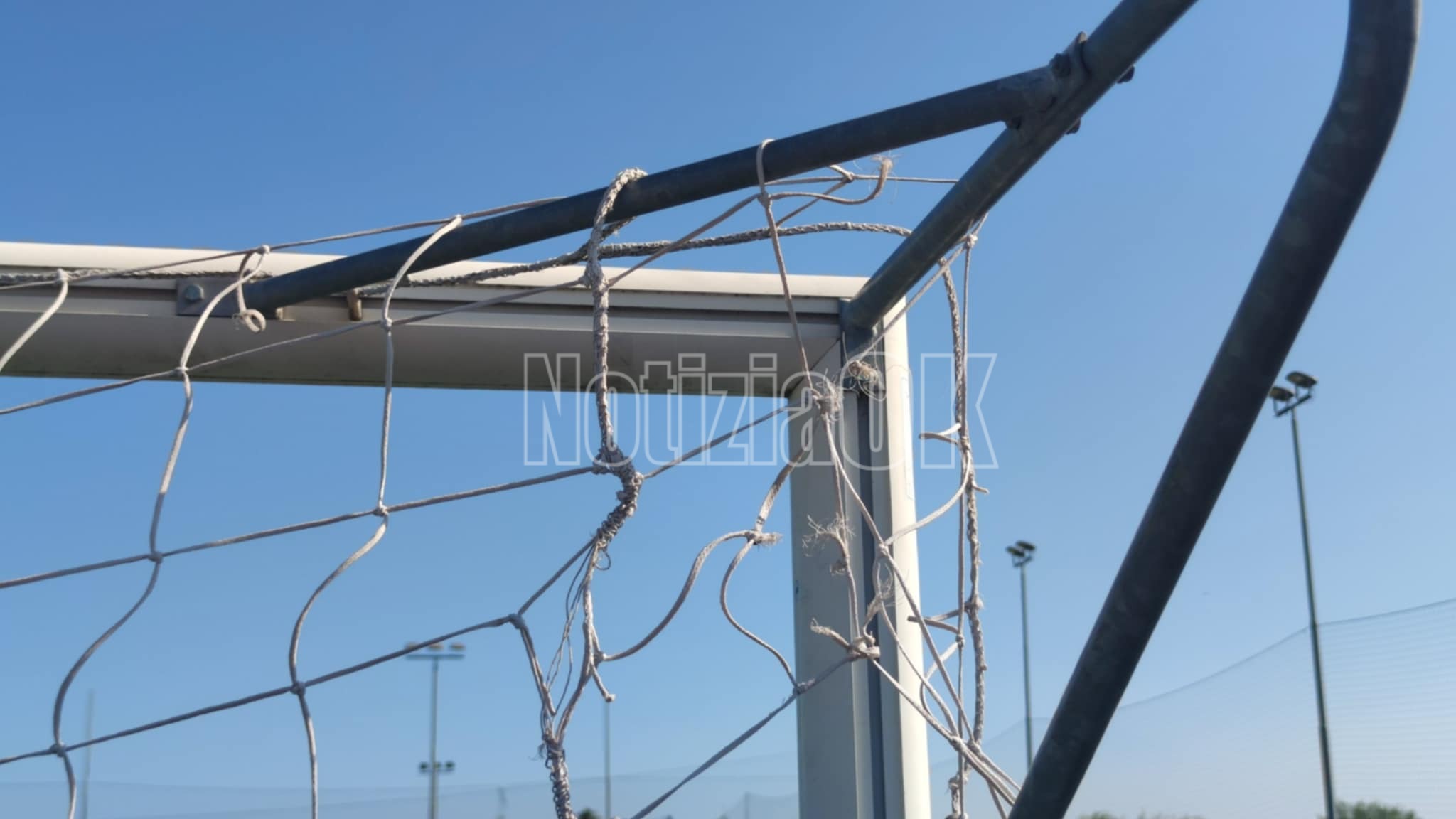 Mesoraca: Iniziata la posa dell'Erba Sintetica sul Campo Sportivo Antonio Serravalle - Porta - Rete - Redazione