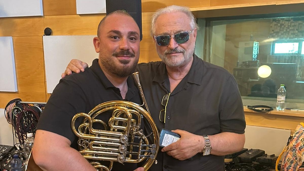 Giovane talento isolitano in concerto con Amedeo Minghi: Francesco Lentini nella Big Symphony Orchestra incanta il Salento - 