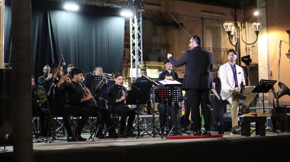 L’adiemus ensemble incanta Ciró Marina con un nuovo spettacolo su De Andrè - 