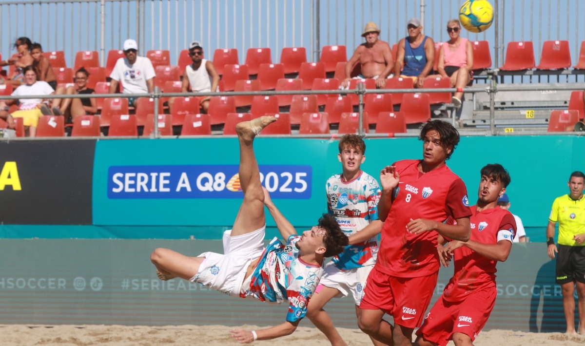 Beach Soccer - Campionato Q8 Under 20: Napoli sul tetto d’Italia nella finale Scudetto giocata, spettacolo a Cirò Marina - 