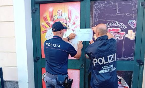 Soverato – Sala giochi abusiva nei locali della stazione ferroviaria - 