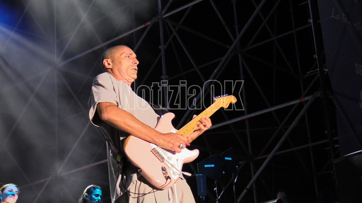 (VIDEO) Alex Britti live a Crotone: dal blues a "Oggi sono io", serata da ricordare - 