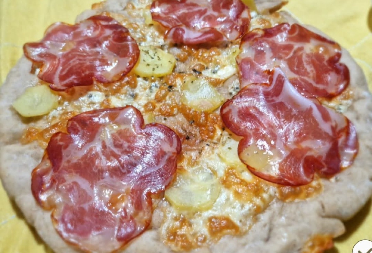 Un morso al sapore.... alla pizza agricola della Sila di Fattoria Biò - 